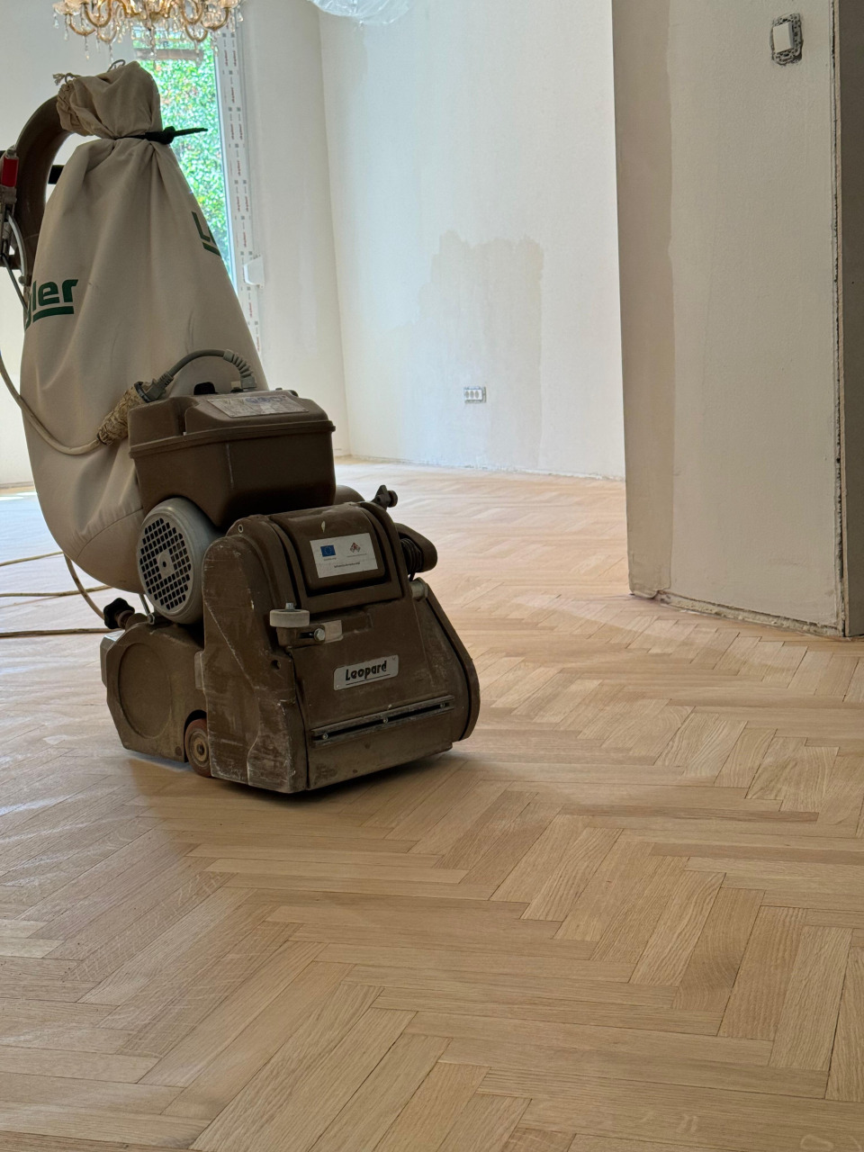 floor leveling compound screed